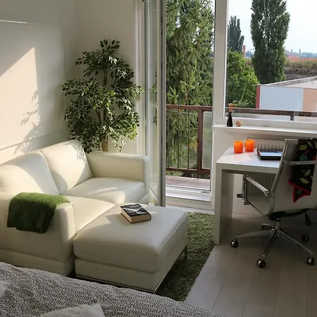 33 Apartman Révkomárom